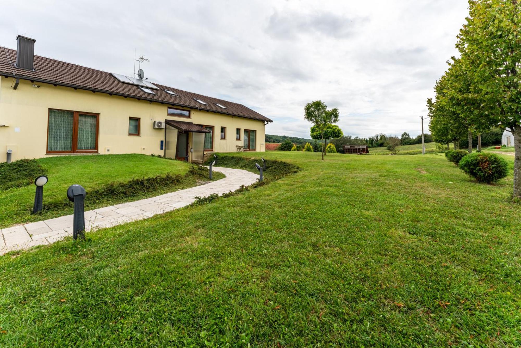 Bed&Breakfast Vinarija Coner Bjelovar Exterior foto
